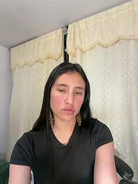 paulinamoons1 online show from May 14, 2026, 4:19 am