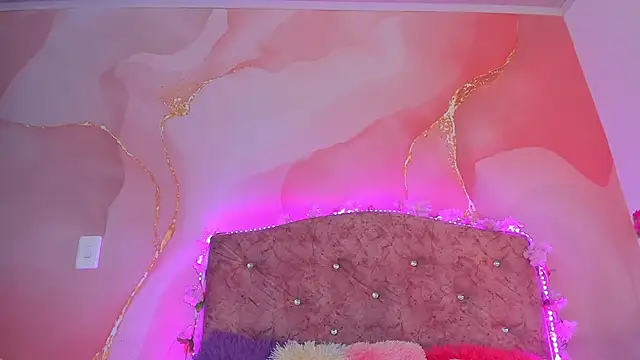 Snapshot of Bella__sweet chatting on January 14, 2025, 6:38 pm Bella sweet online show from January 14, 2025, 6:38 pm