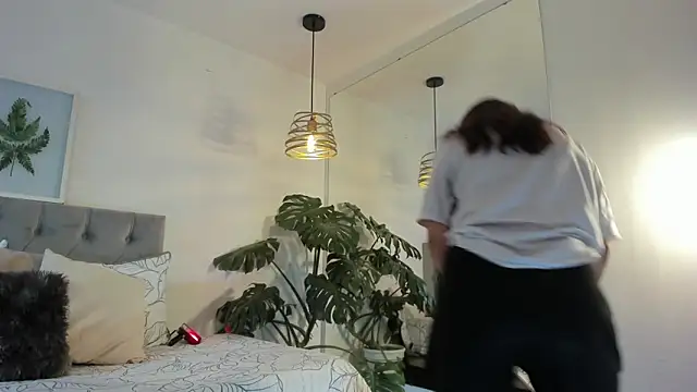 Nami sunny online show from November 19, 2025, 6:41 pm