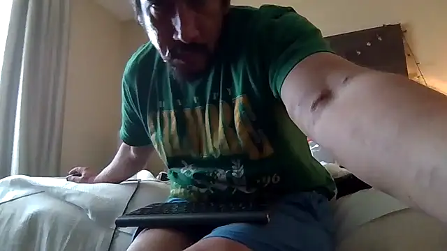 Snapshot of Curved4Pleasure chatting on March 10, 2026, 10:26 pm Curved4Pleasure online show from March 10, 2026, 10:26 pm