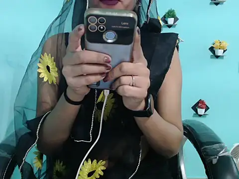 Snapshot of Yashi chatting on January 24, 2025, 2:08 pm Yashi online show from January 24, 2025, 2:08 pm
