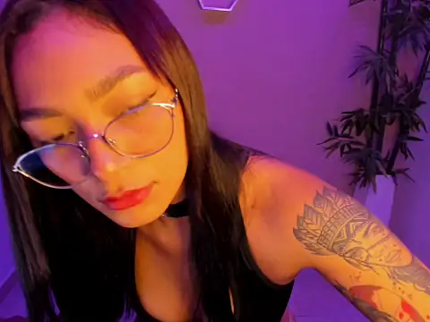 ASIAM BRUNET online show from March 24, 2026, 1:49 pm