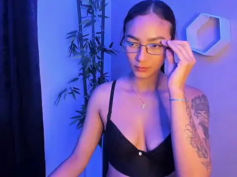 ASIAM BRUNET online show from May 4, 2026, 11:56 pm