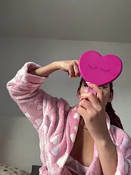 julialupato1606 online show from February 12, 2025, 3:38 pm