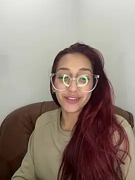 julialupato1606 online show from February 17, 2025, 11:09 pm