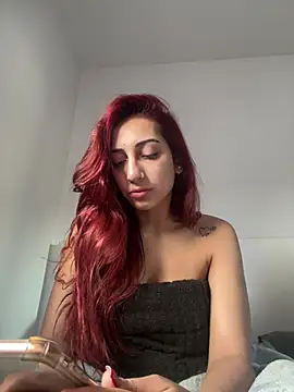 julialupato1606 online show from March 13, 2025, 9:10 am