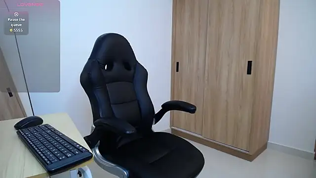 Snapshot of karoll_marquez chatting on October 18, 2025, 10:32 pm karoll marquez online show from October 18, 2025, 10:32 pm