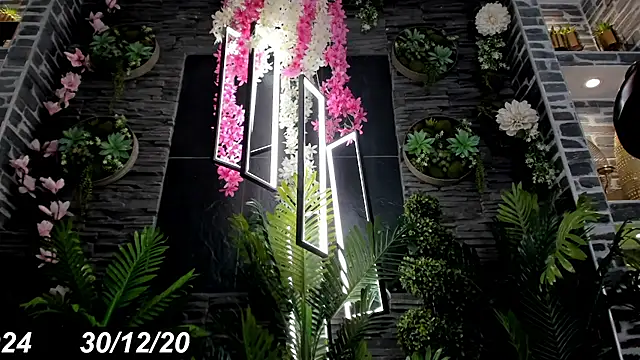 Eva Coluccy online show from December 30, 2024, 4:51 pm