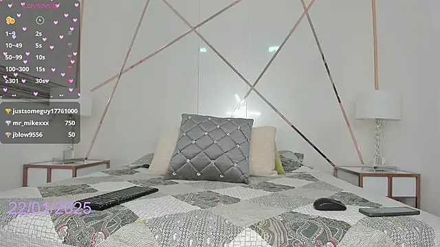 Eva Coluccy online show from January 22, 2025, 11:43 pm