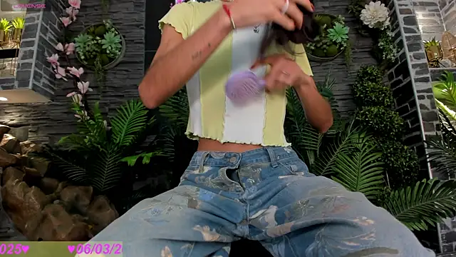 Eva Coluccy online show from March 6, 2025, 11:42 pm