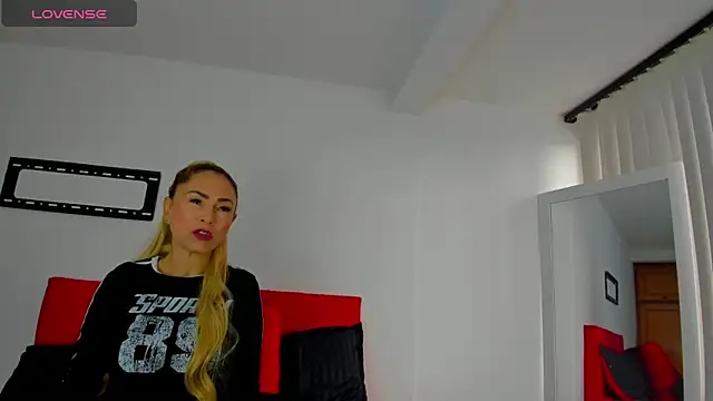 Snapshot of emagarcia chatting on November 4, 2025, 1:43 pm emagarcia online show from November 4, 2025, 1:43 pm