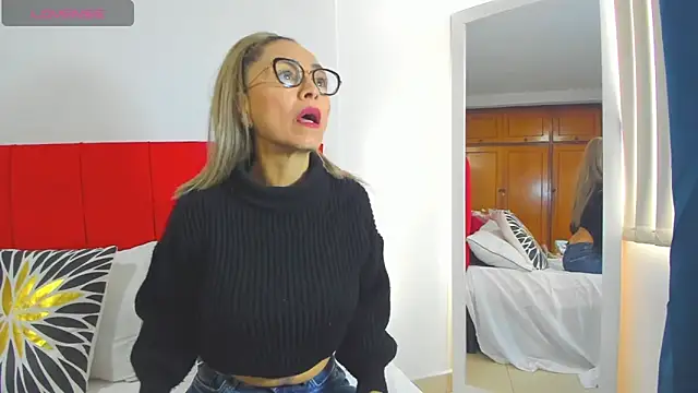 Snapshot of emagarcia chatting on November 29, 2025, 12:52 pm emagarcia online show from November 29, 2025, 12:52 pm