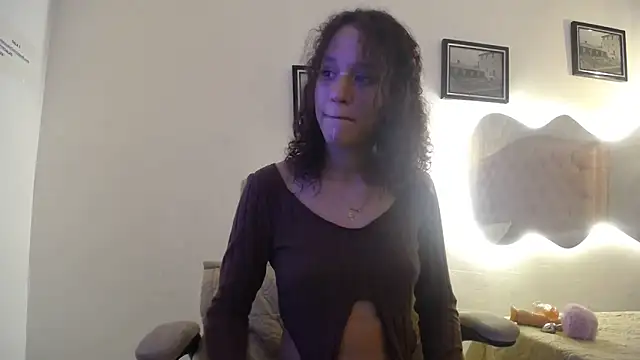 Snapshot of LAURA_SMIITH chatting on March 13, 2025, 7:42 am LAURA SMIITH online show from March 13, 2025, 7:42 am