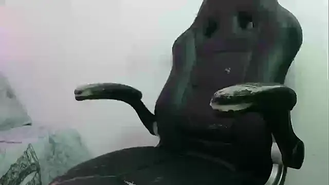 Snapshot of LAURA_SMIITH chatting on March 14, 2025, 6:50 pm LAURA SMIITH online show from March 14, 2025, 6:50 pm