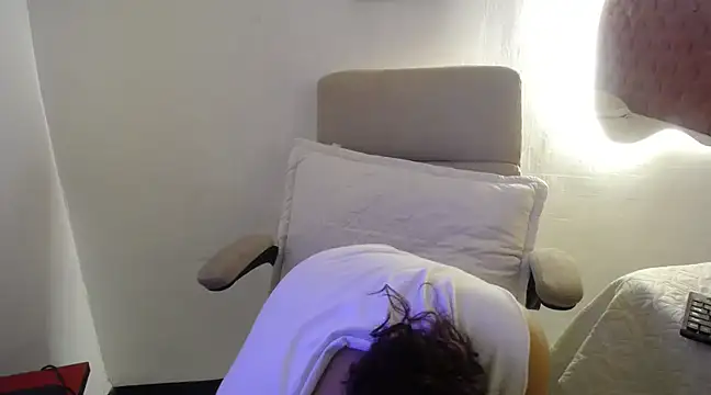 Snapshot of LAURA_SMIITH chatting on March 19, 2025, 6:55 pm LAURA SMIITH online show from March 19, 2025, 6:55 pm