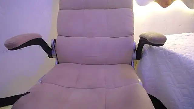 Snapshot of LAURA_SMIITH chatting on March 21, 2025, 5:21 am LAURA SMIITH online show from March 21, 2025, 5:21 am