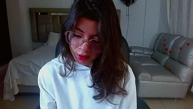 zoecruzz online show from March 24, 2026, 2:00 pm