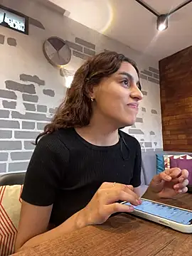 Katee Jones online show from March 18, 2025, 9:43 pm