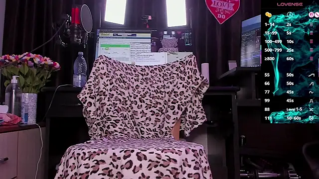 Snapshot of Raissa_sky26 chatting on October 23, 2025, 2:33 am Raissa sky26 online show from October 23, 2025, 2:33 am