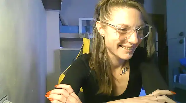 Snapshot of Feli_blue chatting on December 4, 2024, 12:14 pm Feli blue online show from December 4, 2024, 12:14 pm