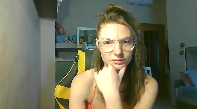Snapshot of Feli_blue chatting on December 9, 2024, 9:06 am Feli blue online show from December 9, 2024, 9:06 am
