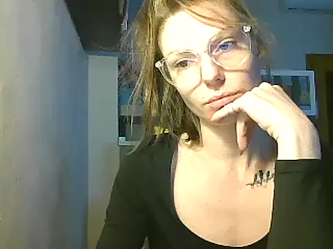Snapshot of Feli_blue chatting on December 13, 2024, 8:41 am Feli blue online show from December 13, 2024, 8:41 am