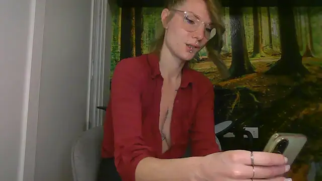 Feli blue online show from October 22, 2025, 11:15 pm