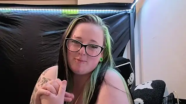 Bunny Cummings online show from April 21, 2026, 10:45 pm