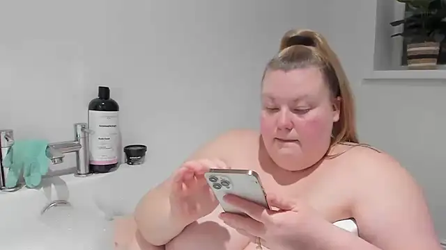 Busty-BBW-Emilie online show from March 5, 2025, 7:49 pm