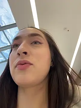 Snapshot of Holly_Play chatting on February 12, 2026, 9:15 am Holly Play online show from February 12, 2026, 9:15 am