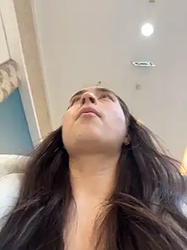 Snapshot of Holly_Play chatting on March 6, 2026, 12:01 pm Holly Play online show from March 6, 2026, 12:01 pm