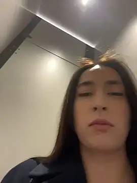 Snapshot of Holly_Play chatting on March 9, 2026, 12:09 pm Holly Play online show from March 9, 2026, 12:09 pm