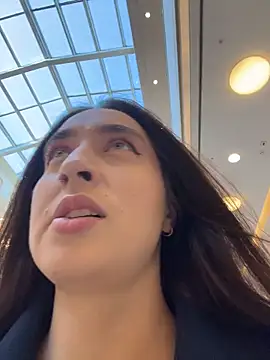 Snapshot of Holly_Play chatting on March 11, 2026, 12:00 pm Holly Play online show from March 11, 2026, 12:00 pm