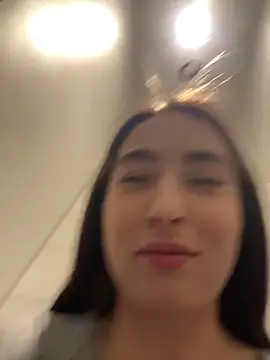 Snapshot of Holly_Play chatting on March 25, 2026, 12:11 pm Holly Play online show from March 25, 2026, 12:11 pm