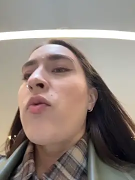 Snapshot of Holly_Play chatting on March 28, 2026, 12:05 pm Holly Play online show from March 28, 2026, 12:05 pm