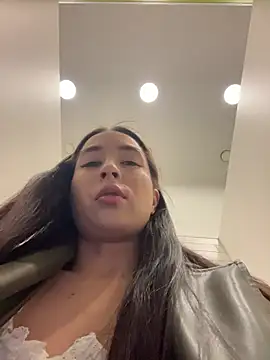 Holly Play online show from April 24, 2026, 11:45 am