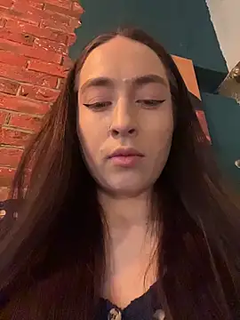 Holly Play online show from May 9, 2026, 9:03 am