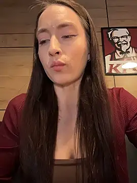 Holly Play online show from May 15, 2026, 7:59 am