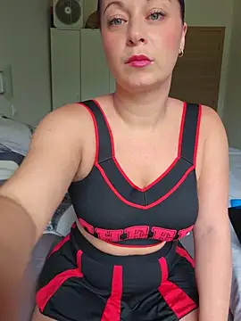 Chaudesquirt online show from May 3, 2026, 9:04 am