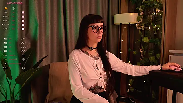 MichaellaMoon online show from December 2, 2024, 5:48 pm