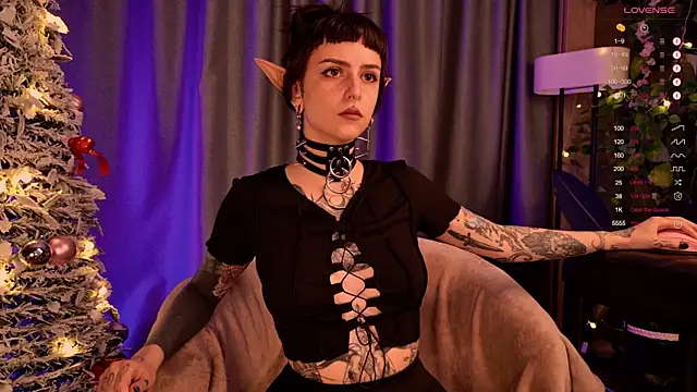 MichaellaMoon online show from December 21, 2024, 8:43 pm