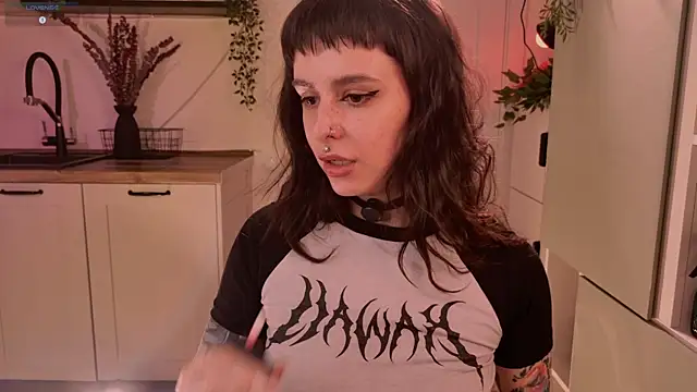 MichaellaMoon online show from June 9, 2026, 7:14 pm