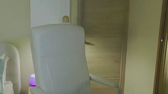 Alessia-miller  online show from February 11, 2026, 11:10 pm