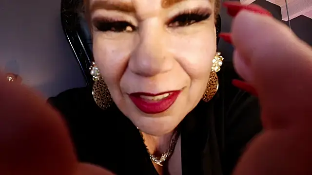 MelaniaKnauss online show from June 11, 2026, 9:46 pm
