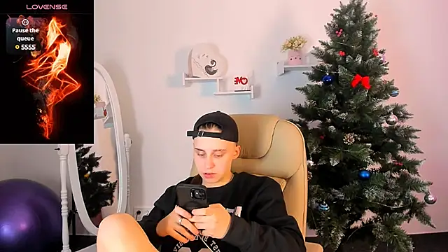 Dolly  Queen  online show from December 17, 2024, 2:33 am