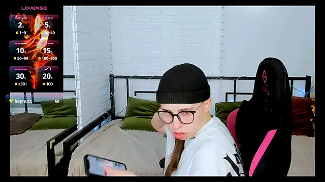 Dolly  Queen  online show from December 24, 2024, 2:21 am