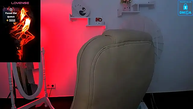 Dolly  Queen  online show from January 24, 2025, 8:32 pm