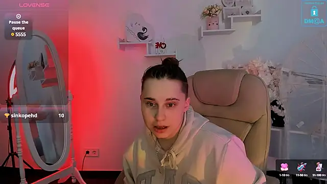 Dolly  Queen  online show from February 8, 2025, 11:34 pm