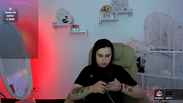 Dolly  Queen  online show from March 7, 2025, 8:22 pm