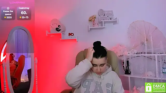 Dolly  Queen  online show from March 12, 2025, 11:12 pm